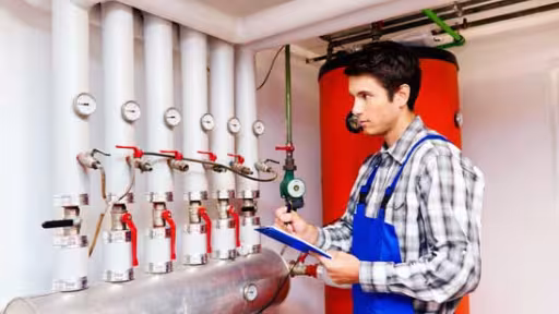 Natural Gas: Reasons to Hire a Professional Plumber